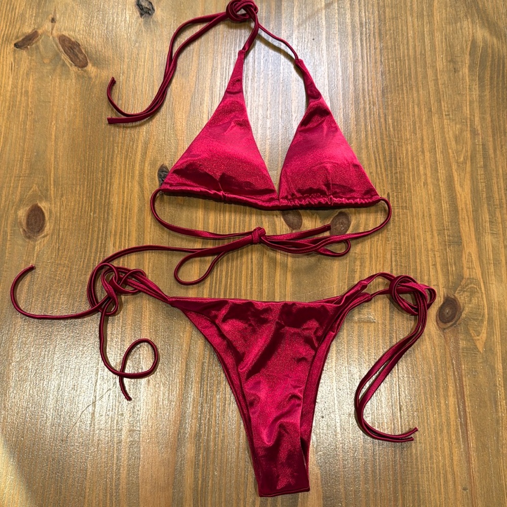 Deep red shiny and tiny triangle bikini 2 piece NWOT Medium swimwear w/ a sheen